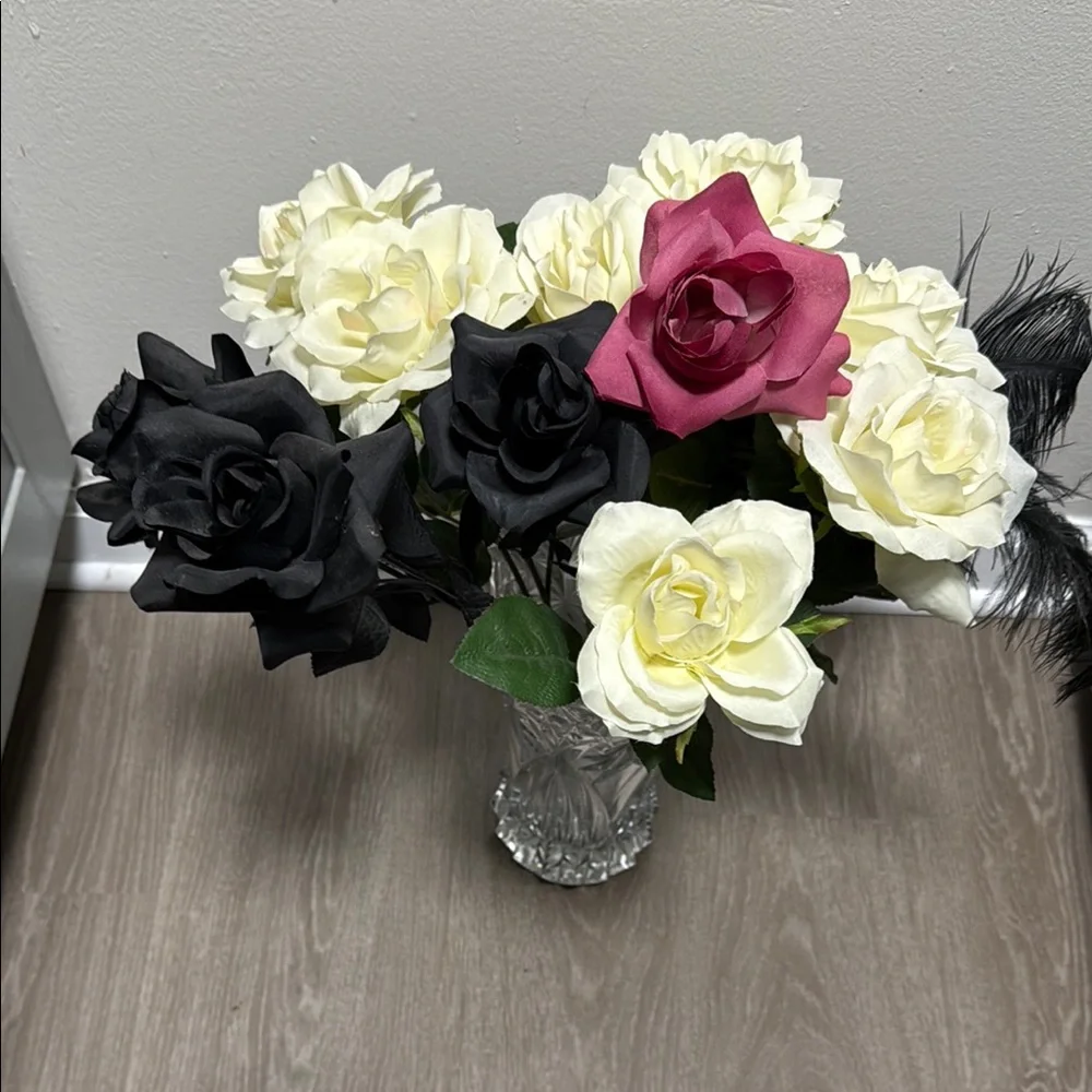 Elegant Floral Arrangement Black,White, Pink 11 branches of Roses
